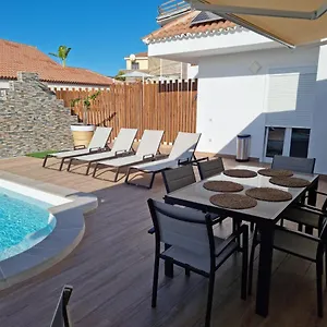 https://fantstica-villa-reformada-con-piscina-privada.adeje-hotels.com